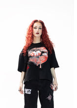Načíst obrázek do prohlížeče Galerie, Bloody Kiss Tshirt V2
